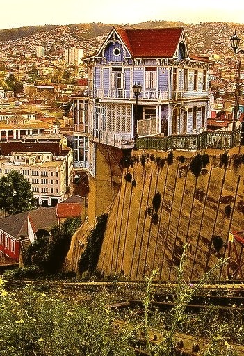 Cliffhanger, Valparaiso, Chile