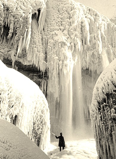 Niagra Falls Frozen Solid in 1911